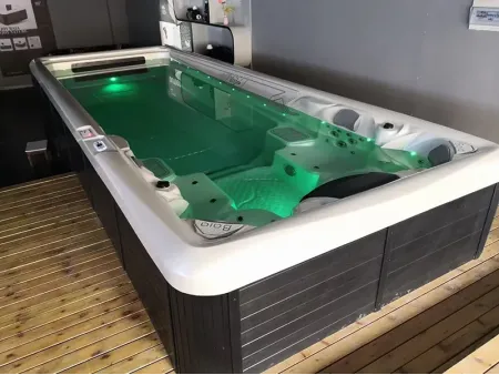 Spa de Nage à Jets