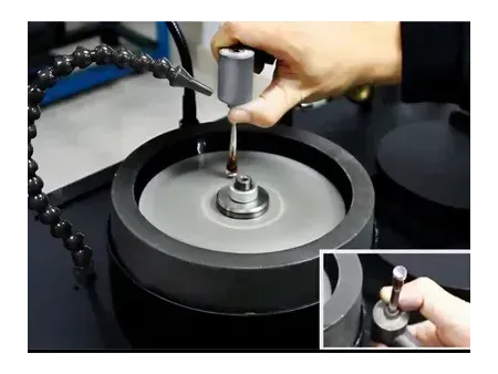 Machine à facettes pour pierres précieuses avec plateforme de levage CNC