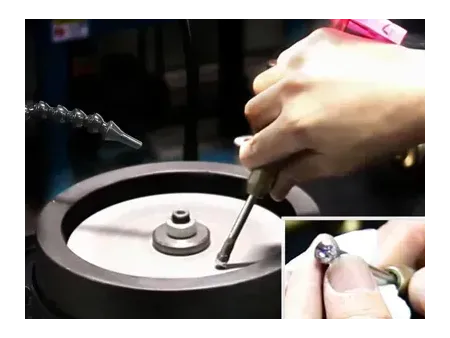 Machine à facettes pour pierres précieuses avec plateforme de levage CNC
