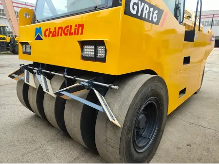 GYR16  Compacteur sur pneumatiques