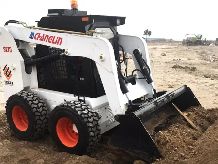 275F  Chargeuse compacte sur pneus