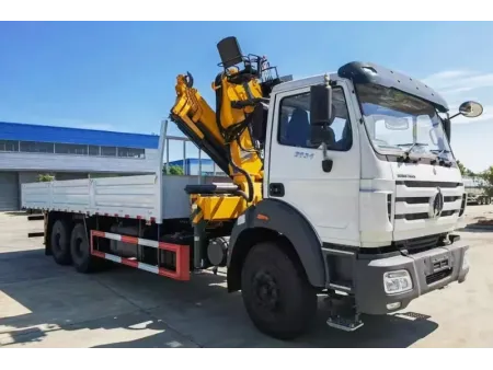 Grue montée sur camion / Grue sur camion / Camion grue