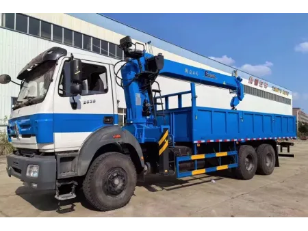 Grue montée sur camion / Grue sur camion / Camion grue