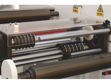 Machine d’inspection et de refendage haute vitesse  (modèle ISR-370, machine d’inspection, de refendage et de rembobinage pour étiquettes)