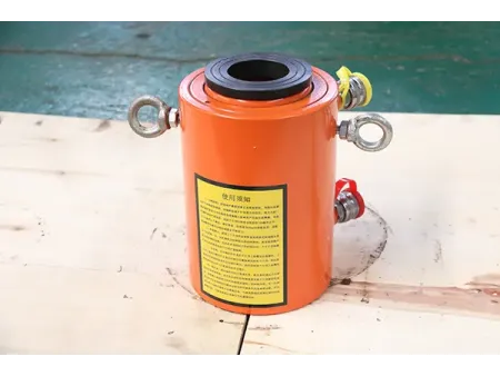 Vérin hydraulique à pistons creux