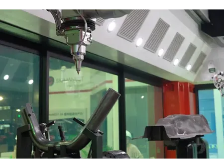 Machine de découpe laser 3D double station à 16 axes