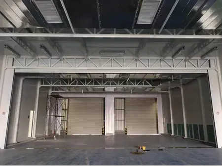 Cabine de peinture nautique