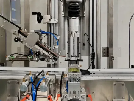 Boucheuse automatique / Machine de bouchage automatique / Machine de capsulage automatique