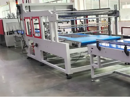 Machine automatique de suremballage rétractable avec soudure quatre côtés