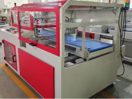 Machine automatique de suremballage rétractable avec soudeuse en L