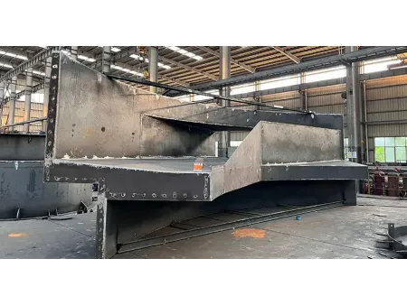 Structures métalliques à sections transversales complexes