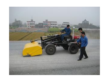 Balayeuse montée sur tracteur