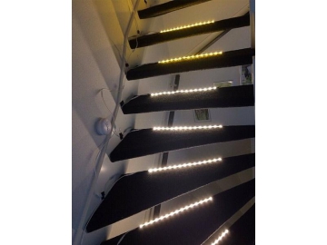 Ruban LED avec détecteur de mouvements pour escalier