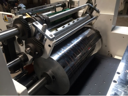 Machine de fabrication de boîte à fenêtre à alimentation double