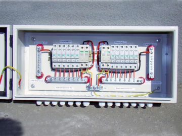 Boite à combinateur photovoltaïque