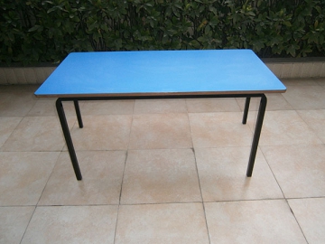 Table carrée pour enfants