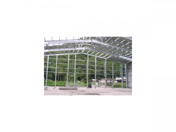 Bâtiment à structure en acier