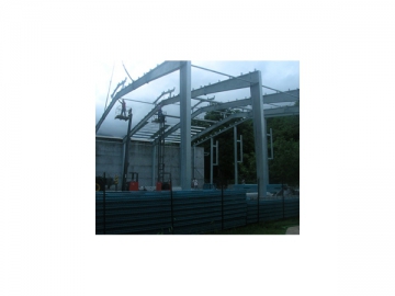 Bâtiment à structure en acier