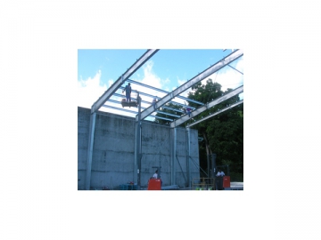 Bâtiment à structure en acier