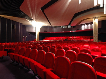 Cinéma à charpente métallique