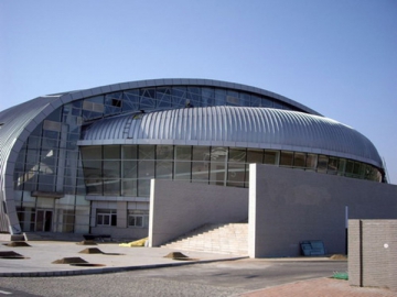 Complexe sportif à charpente métallique