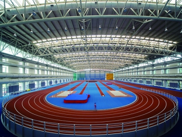 Complexe sportif à charpente métallique