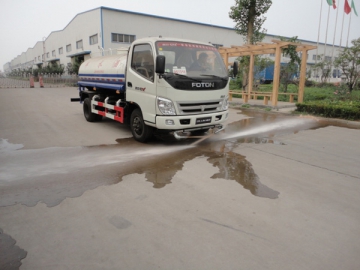 Camion arroseur 6 m³