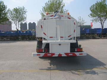 Camion arroseur 8 m³