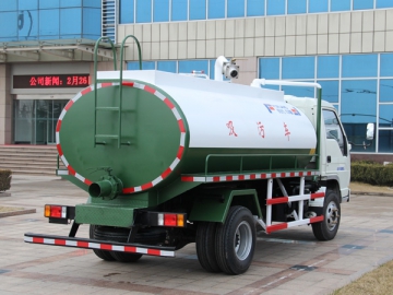 Camion aspirateur 6 m³