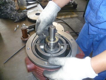 Soufflante rotative à faible bruit <br /> <small>(Soufflante à pistons rotatifs, Soufflante rotative à deux pistons)</small>