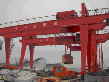 <strong>Grue portique bipoutre</strong> pour la construction de métro