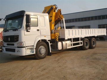 Grue montée sur camion HOWO